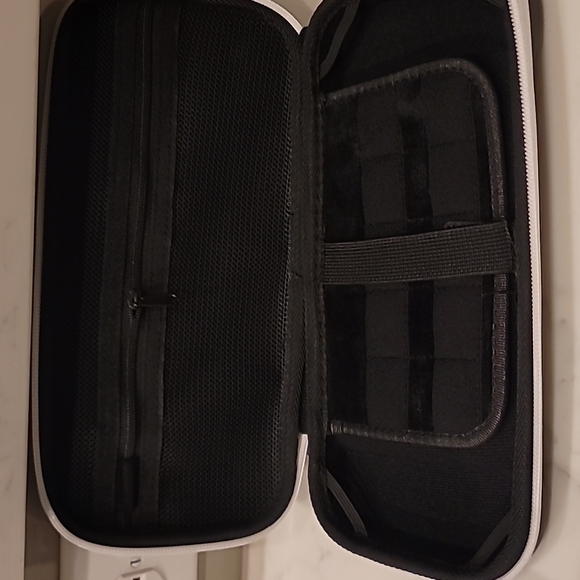 Nintendo switch charging controller pack and travel case - Picture 3 of 5
